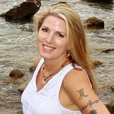 LISA LOWE