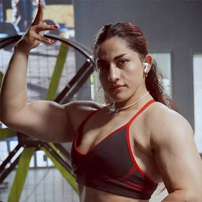 PARISA  JAHANFEKRIAN
