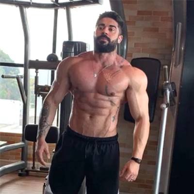 ADRIANO VASCONCELOS
